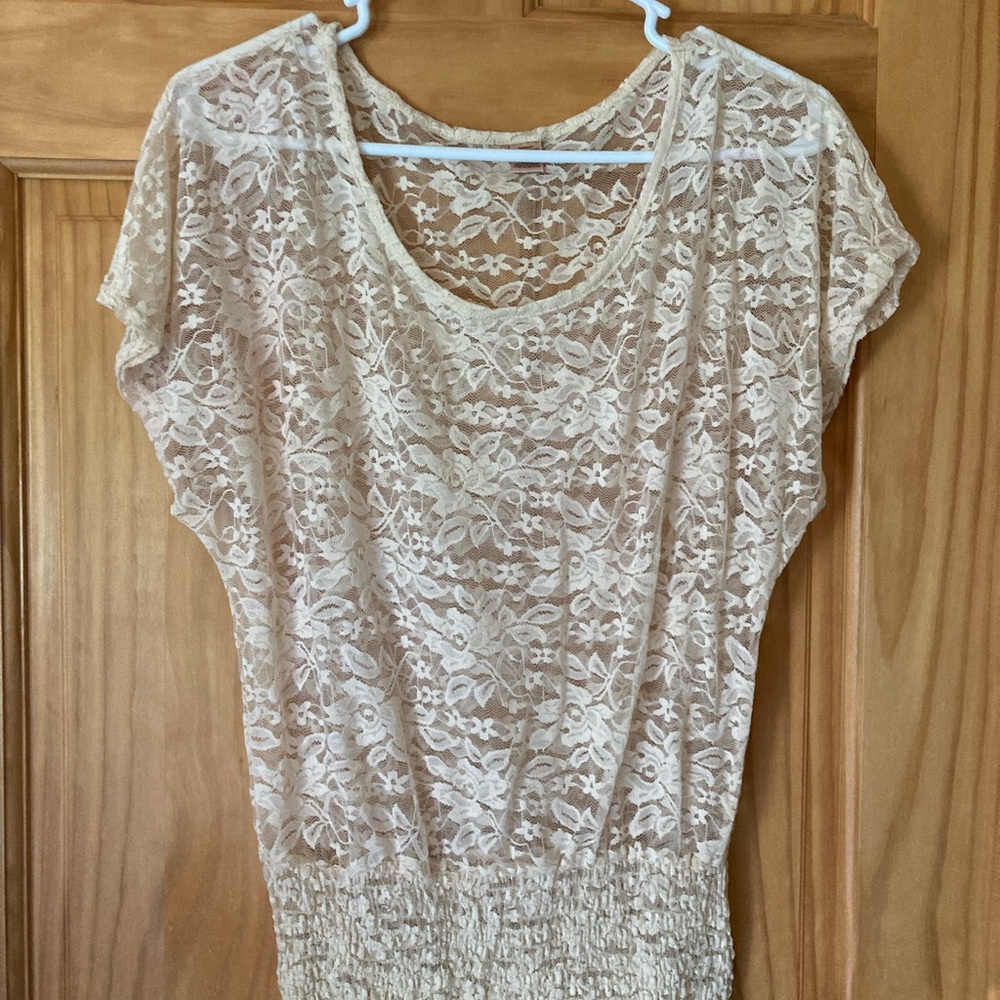 Lace Size M short sleeve banded waste top